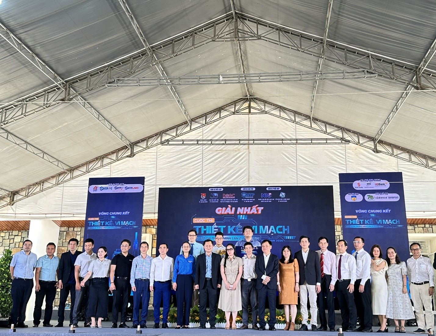 Ban Tổ chức Cuộc thi chụp hình lưu niệm tại Buổi Lễ